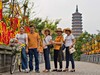Přátelská setkání v komplexu Bai Dhinh Pagoda